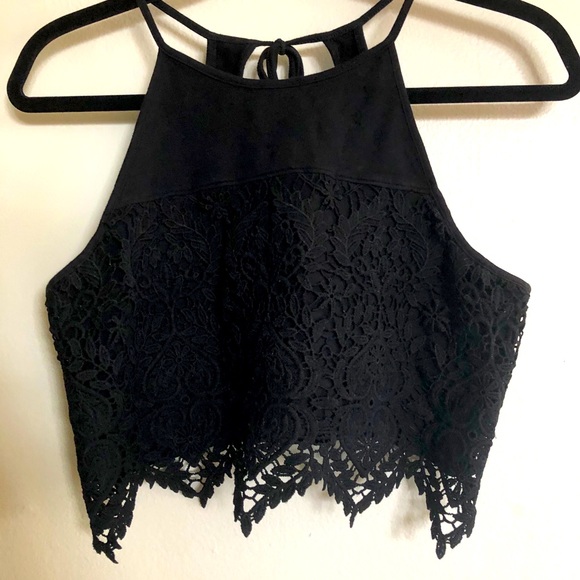 Black Halter Crop ▪️ - Picture 2 of 3